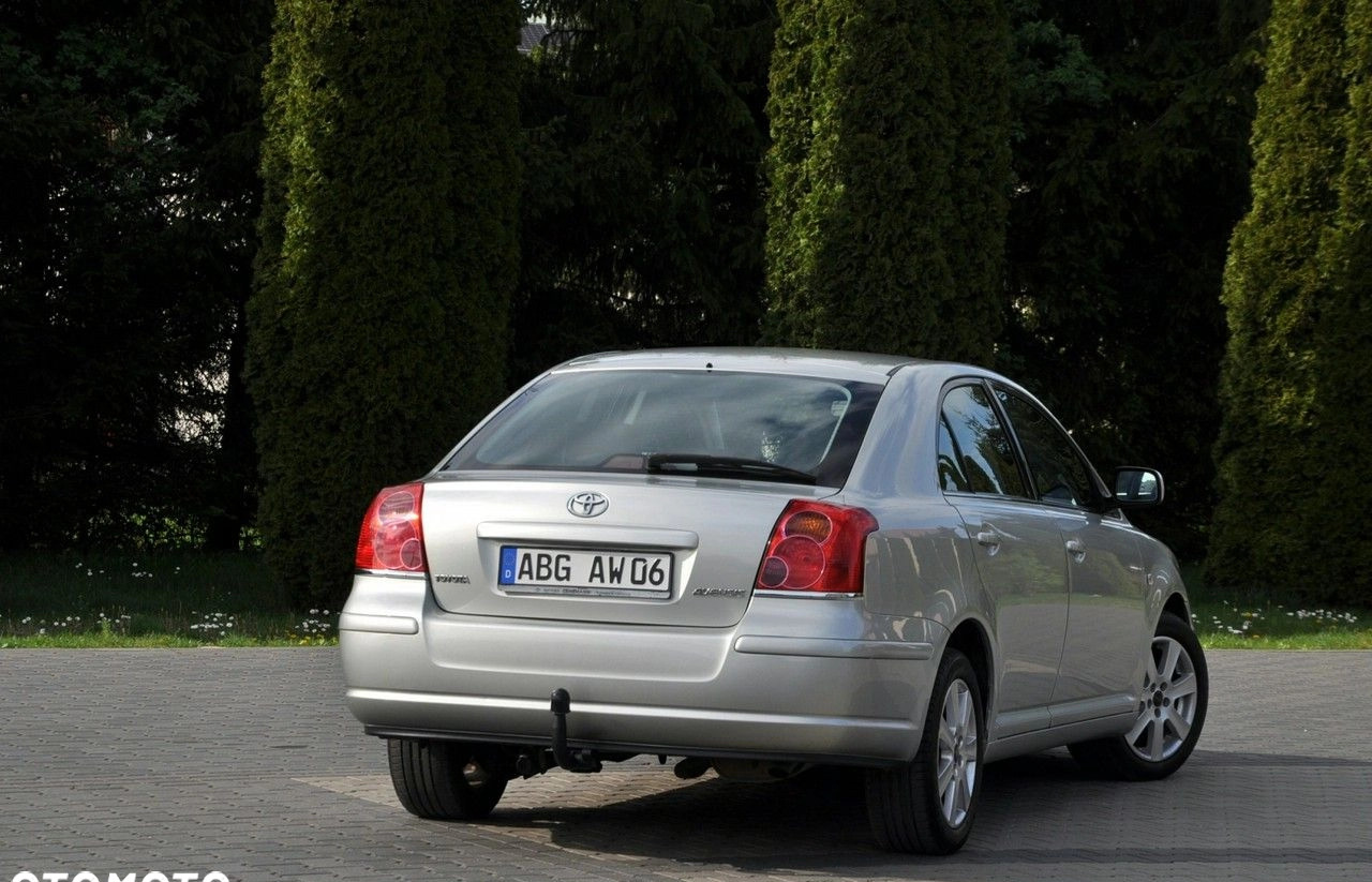 Toyota Avensis cena 17900 przebieg: 211258, rok produkcji 2005 z Dzierzgoń małe 742
